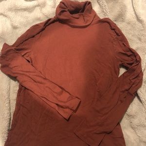 Burnt orange tissue turtle neck